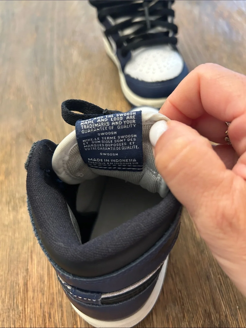 Kids Air Jordan 1 Retro High OG “midnight navy” size 8C